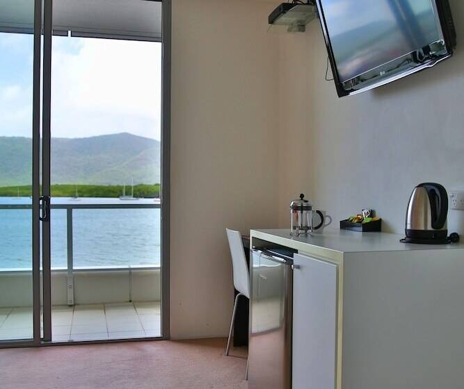 חדר סטנדרט עם נוף, Cairns Private Apartments