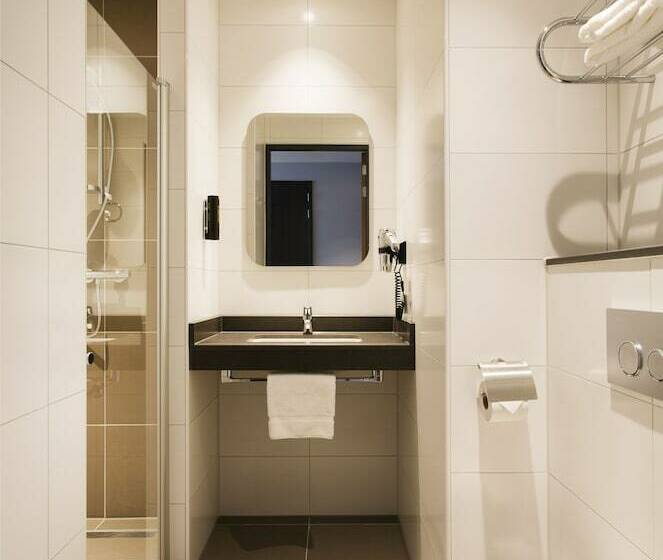 Standard Room, Corendon Amsterdam Newwest, A Tribute Portfolio