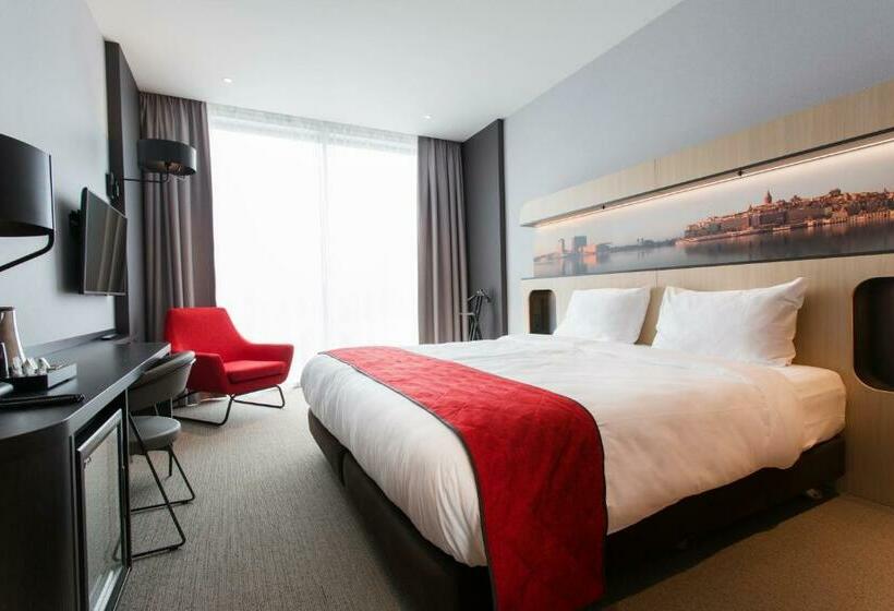Deluxe Room King Size Bed, Corendon Amsterdam Newwest, A Tribute Portfolio