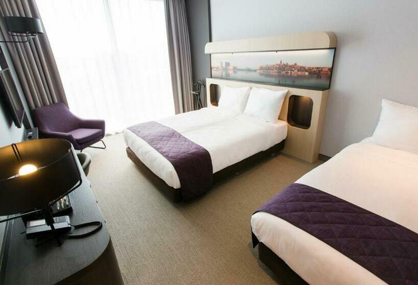 غرفة قياسية ثلاثية, Corendon Amsterdam Newwest, A Tribute Portfolio