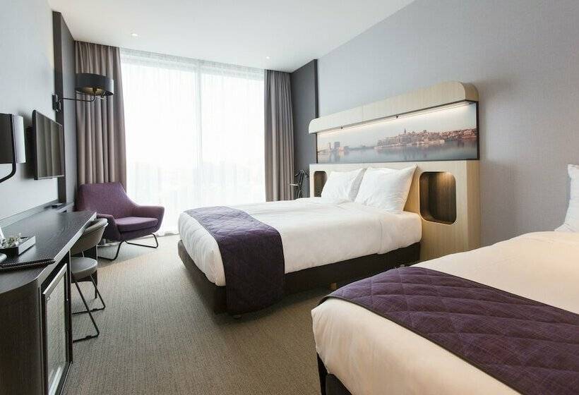 Standard Triple Room, Corendon Amsterdam Newwest, A Tribute Portfolio