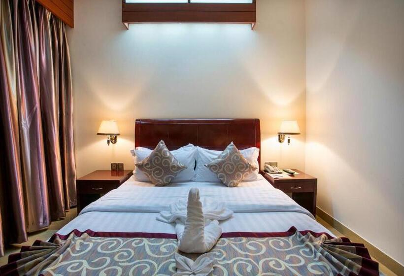 اتاق لوکس با تخت بزرگ, Fars Hotel & Resorts   Bar Buffet Pool Spa