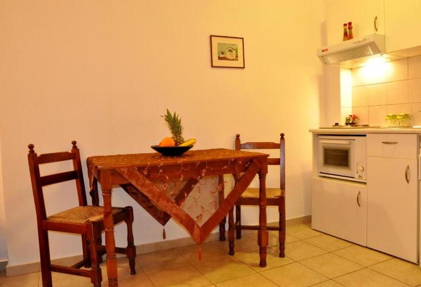 شقة غرفة واحدة, Haris Apartments