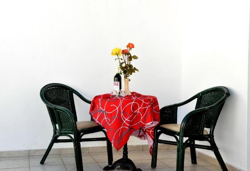 إستوديو قياسى, Haris Apartments