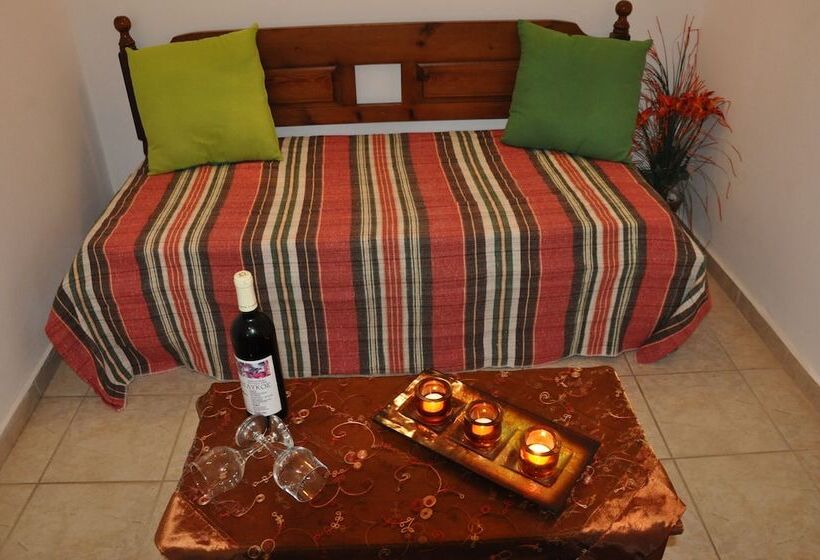 شقة غرفة واحدة, Haris Apartments