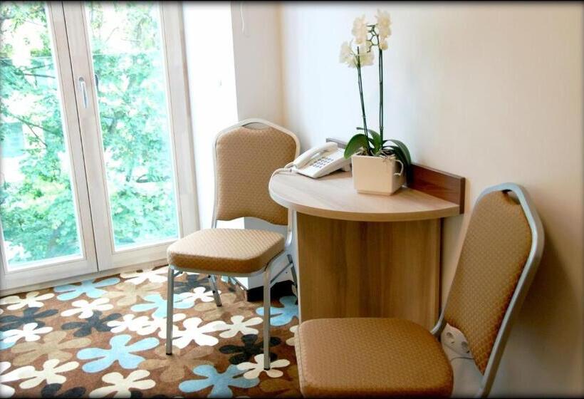 اتاق استاندارد یک نفره, Algiro