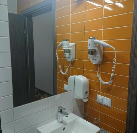 اتاق استاندارد یک نفره, Algiro