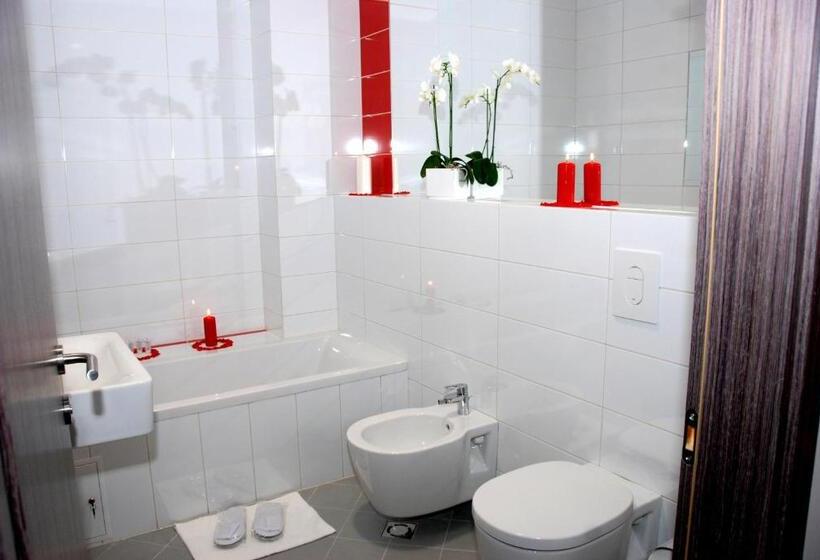 سوییت لوکس, Algiro