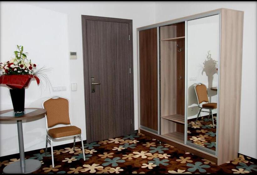 سوییت لوکس, Algiro