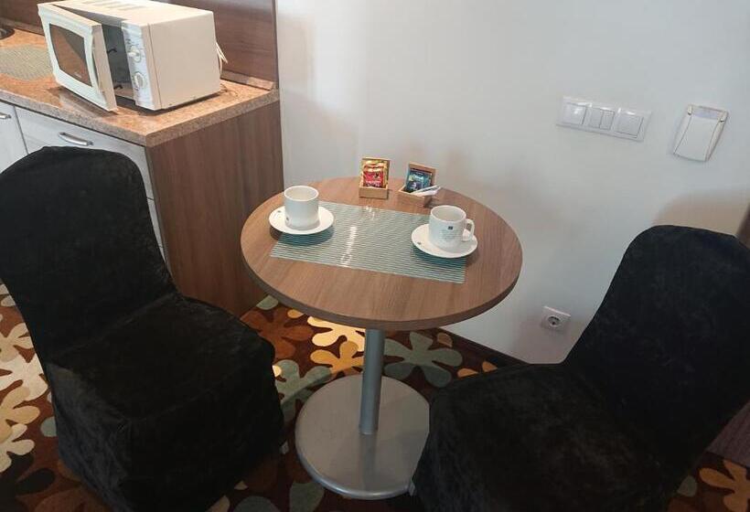 سوییت لوکس, Algiro