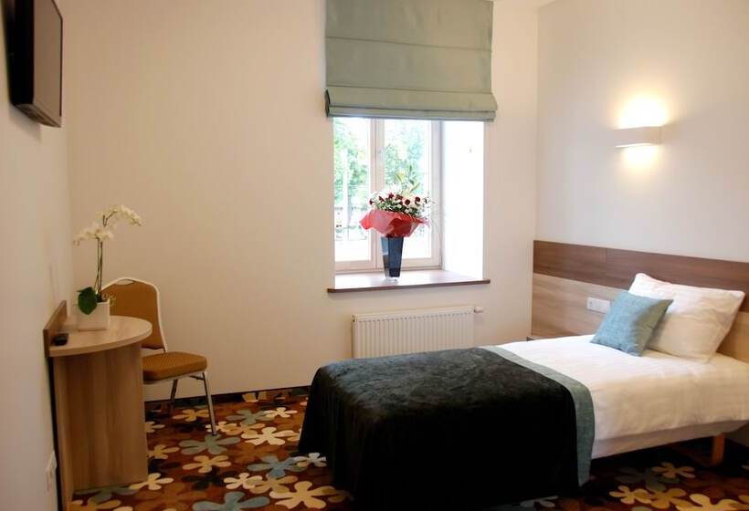 اتاق استاندارد یک نفره, Algiro