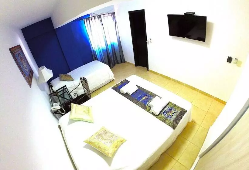 اتاق استاندارد سه نفره, Arthaus Boutique