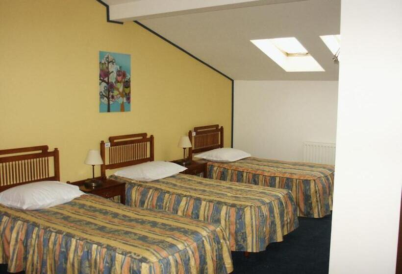 חדר סטנדרט לשלושה, Astra