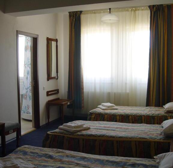 חדר סטנדרט לשלושה, Astra