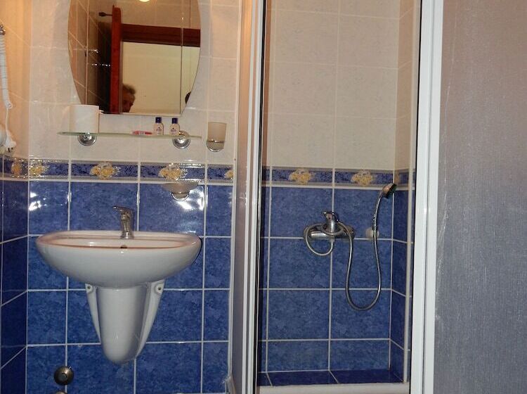 스탠다드 트리플 룸, Aysev