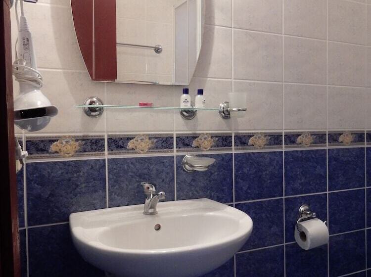 스탠다드 트리플 룸, Aysev