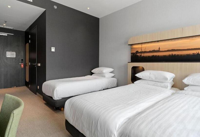 غرفة قياسية ثلاثية, Corendon Amsterdam Newwest, A Tribute Portfolio