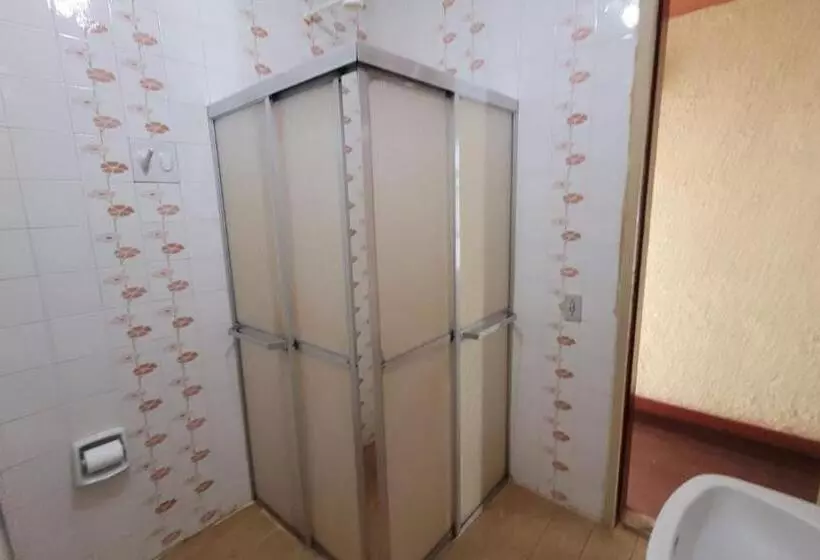 Economy Triple Room, Hotur