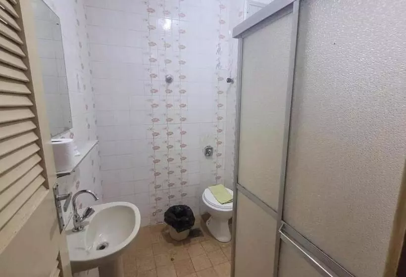 Economy Triple Room, Hotur