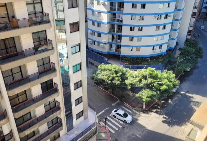 标准单人间, Hotur