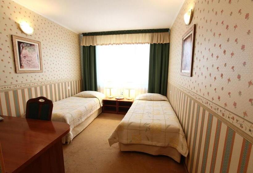 غرفة قياسية ثلاثية, Janusz