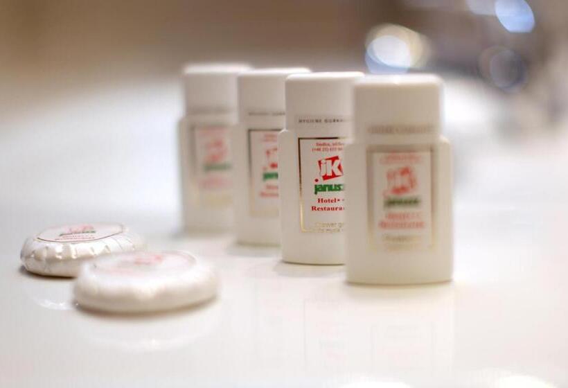 غرفة قياسية ثلاثية, Janusz