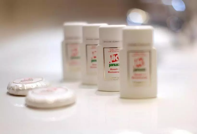 スイート（家族用）, Janusz
