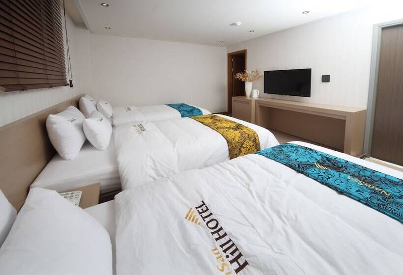 חדר דלוקס לשלושה, Namsan Hill