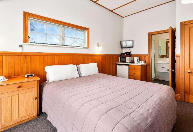 استودیوی استاندارد, Huka Falls Resort