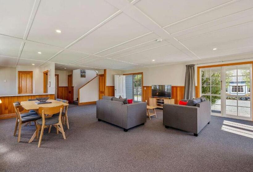 ویلای 3 خوابه, Huka Falls Resort