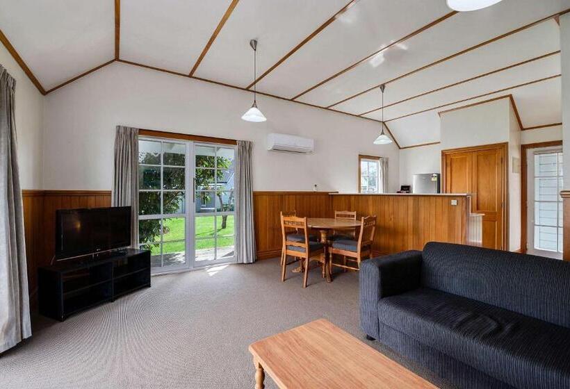 ویلای 2 خوابه, Huka Falls Resort