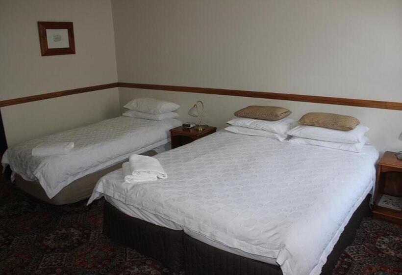 标准三人间, Shepherds Arms