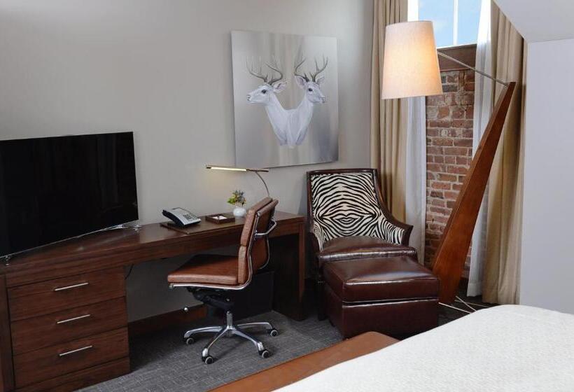 스탠다드 스튜디오 킹침대, The Crawford