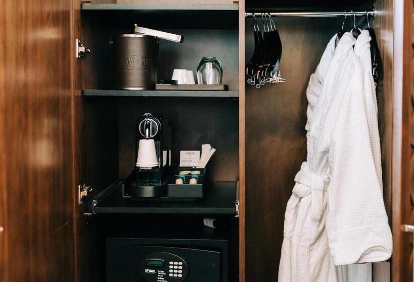 디럭스 룸, The Crawford