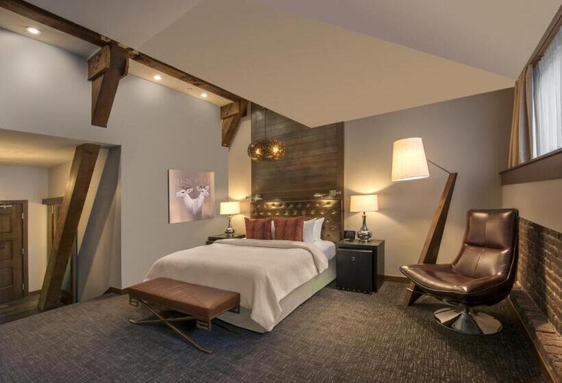 디럭스 스튜디오, The Crawford