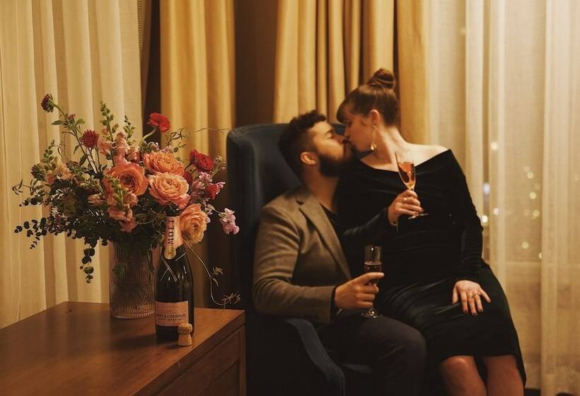 스탠다드 룸 킹사이즈 침대, The Crawford