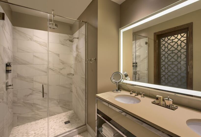 클래식 룸, The Crawford