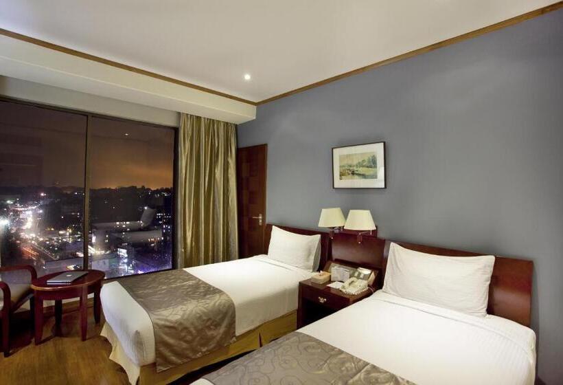 اتاق اجرایی, The Peninsula Chittagong Limited