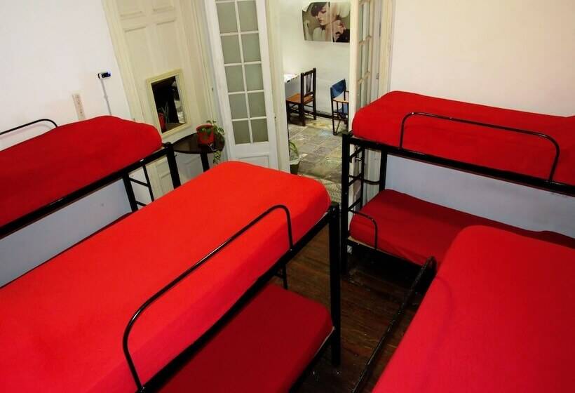 تختخواب در اتاق مشترک, Ideal Social Hostel