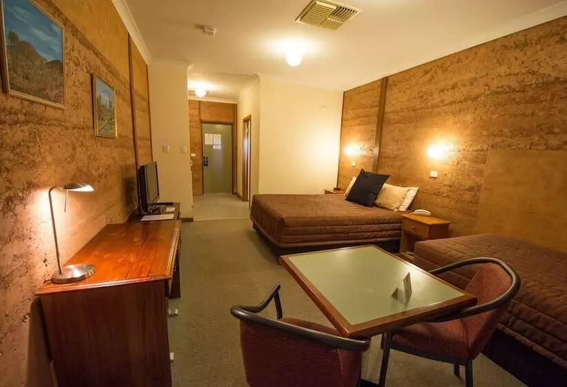 اتاق استاندارد, Mud Hut Motel