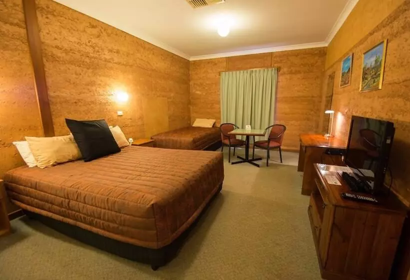 اتاق استاندارد, Mud Hut Motel