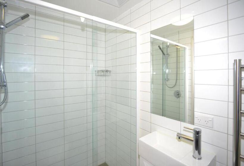 استودیوی استاندارد, Southwark Hotel & Apartments