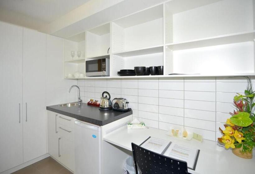 استودیوی استاندارد, Southwark Hotel & Apartments