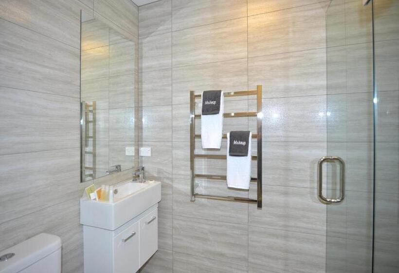 استودیوی سوپریور, Southwark Hotel & Apartments