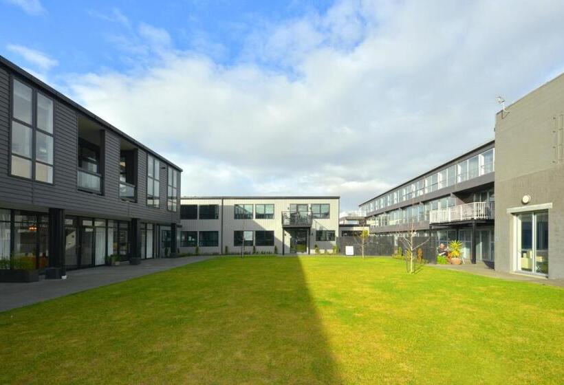 استودیوی استاندارد, Southwark Hotel & Apartments