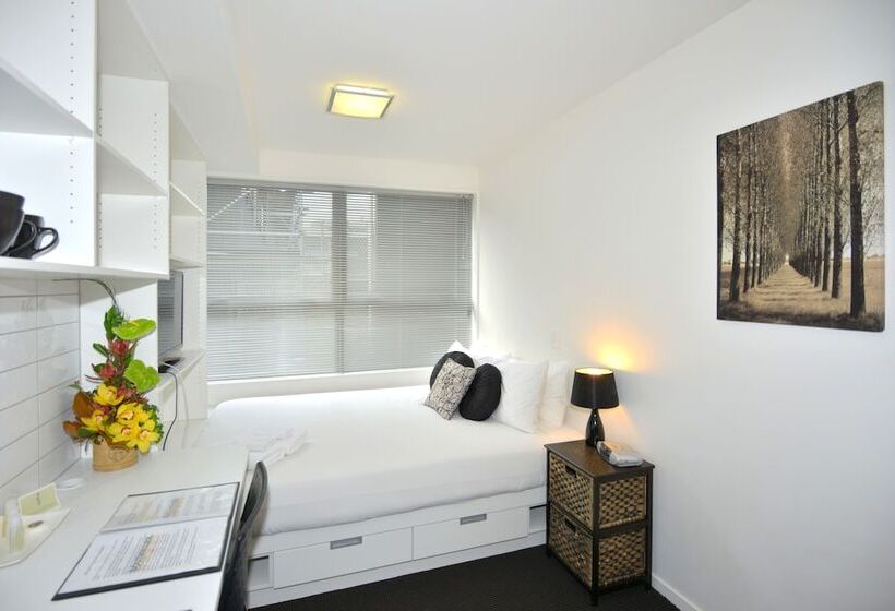استودیوی استاندارد, Southwark Hotel & Apartments