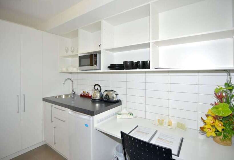 استودیوی استاندارد, Southwark Hotel & Apartments