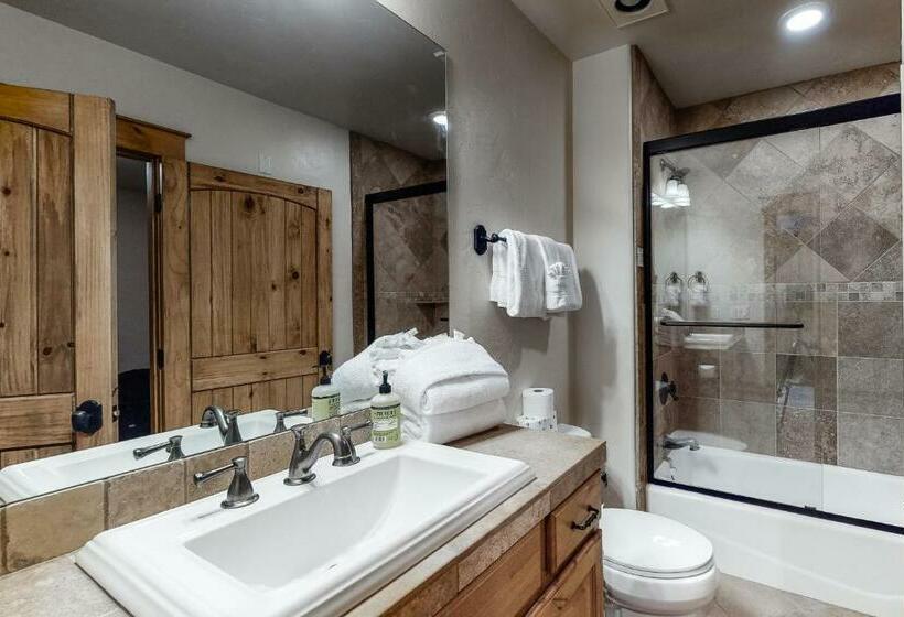 דירת שלושה חדרים, Mountain Retreat On 1st