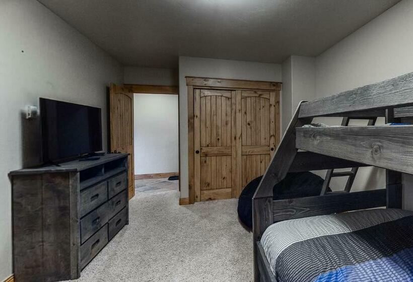 דירת שלושה חדרים, Mountain Retreat On 1st