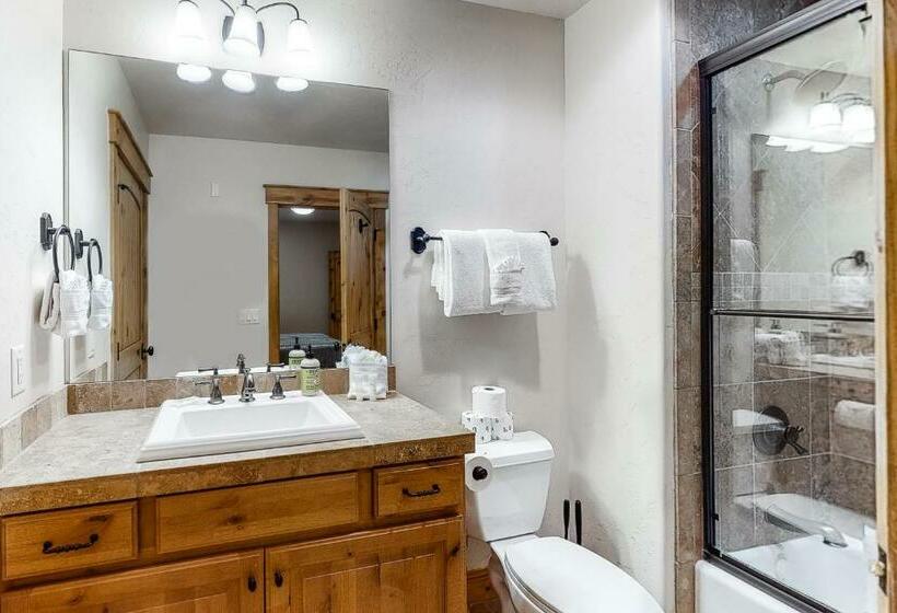 Апартаменты 3 Спальни, Mountain Retreat On 1st